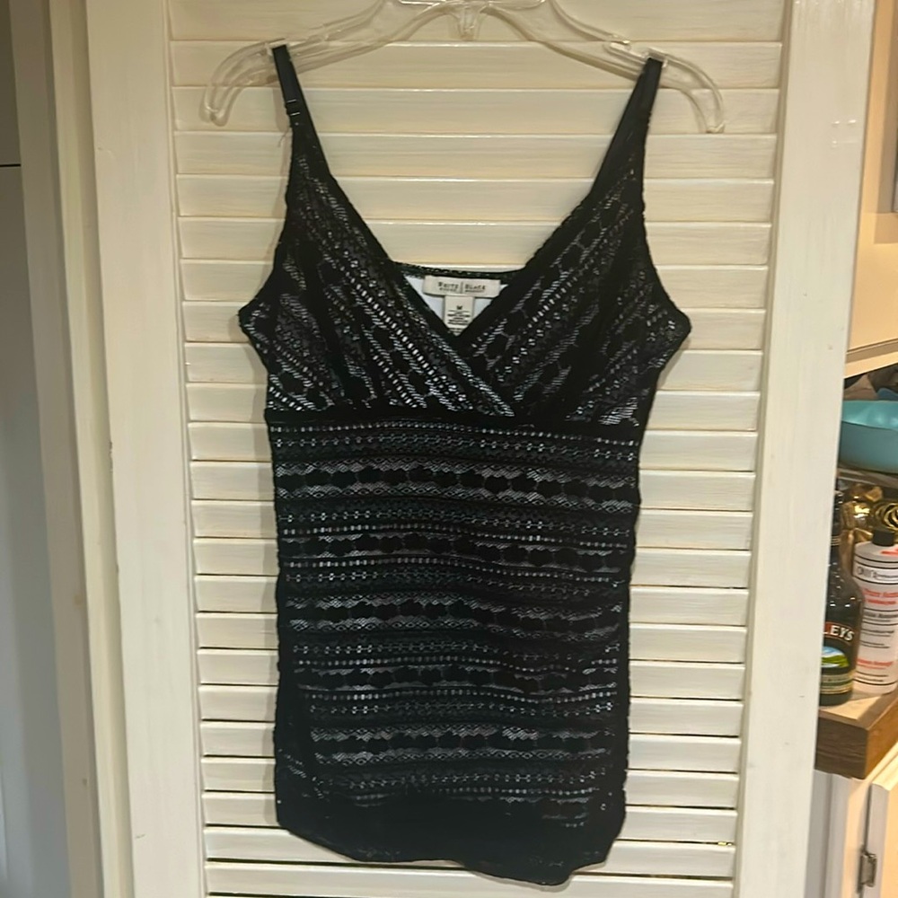 White House Black Market black & white top sz M